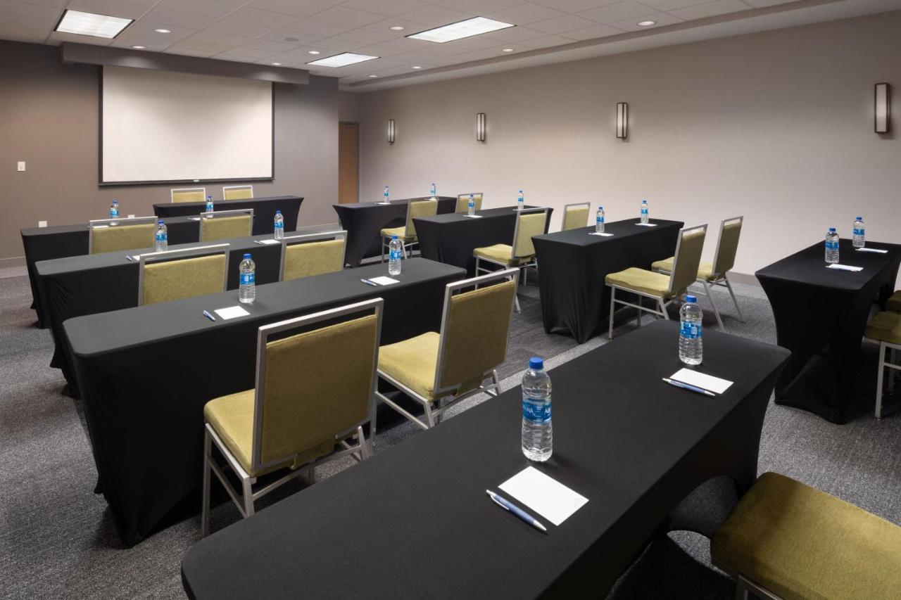 Four Points By Sheraton Chicago Шаумбърг Екстериор снимка